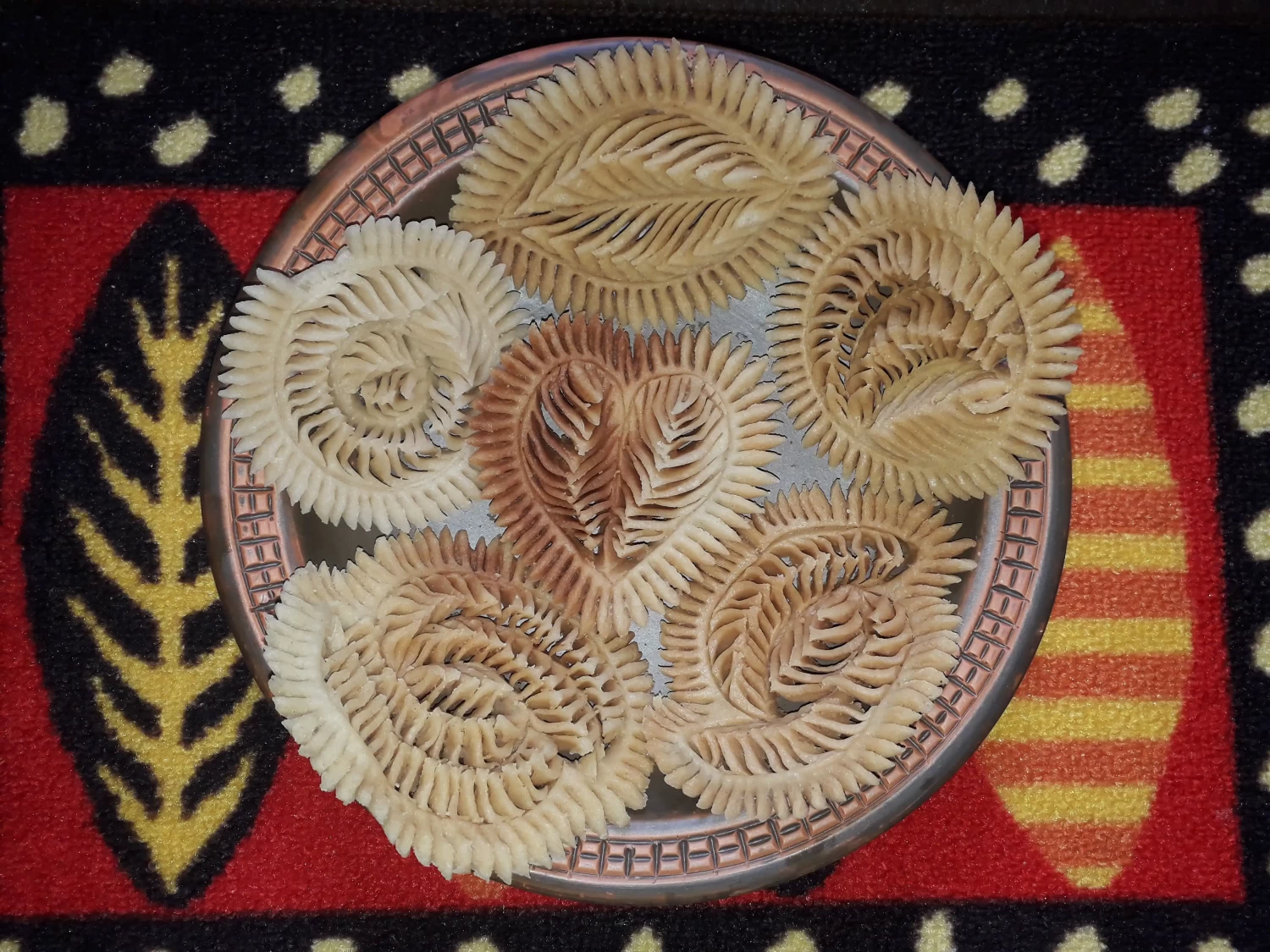 নকশী পিঠা-১কেজি ৫০০৳ আর ১ টা ৩০ ৳ মিঠাই সহ(মিঠাই ছাড়া ২৫ ৳)